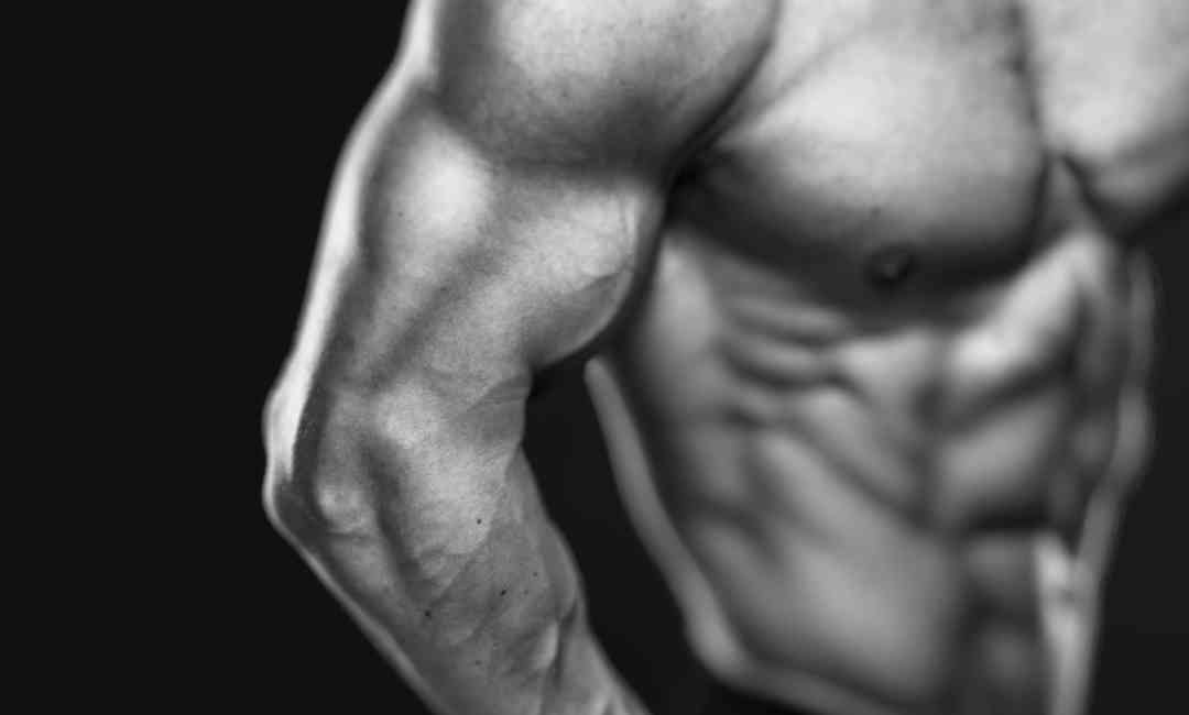Understanding & Fixing Uneven Biceps: Why One Arm Is Bigger Than The Other?